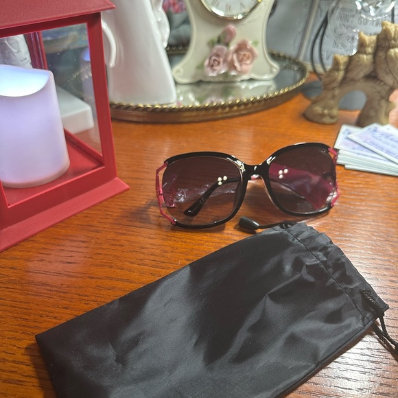 Betsey Johnson Black and Pink Sunglasses
NWT - Picture 4 of 4